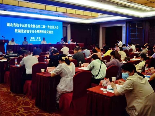 董建新当选连任湖北省校车运营行业协会会长 董建新当选连任湖北省校车运营行业协会会长