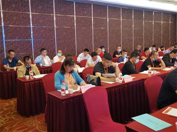 董建新当选连任湖北省校车运营行业协会会长 董建新当选连任湖北省校车运营行业协会会长