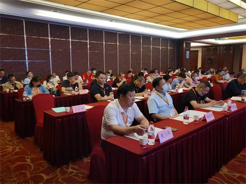 董建新当选连任湖北省校车运营行业协会会长 董建新当选连任湖北省校车运营行业协会会长