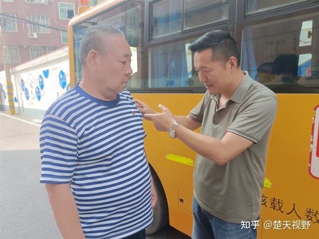 鄂州大兴联运推出“党员示范车”,打造靓丽的城市风景线 鄂州大兴联运推出“党员示范车”,打造靓丽的城市风景线